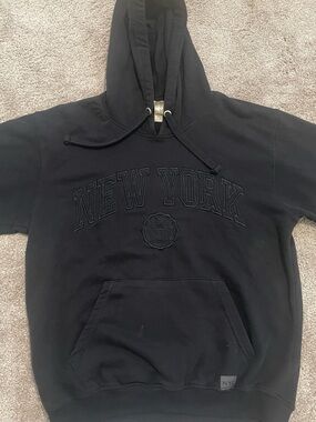 NYC Black Embroidered 'New York' Pullover Hoodie